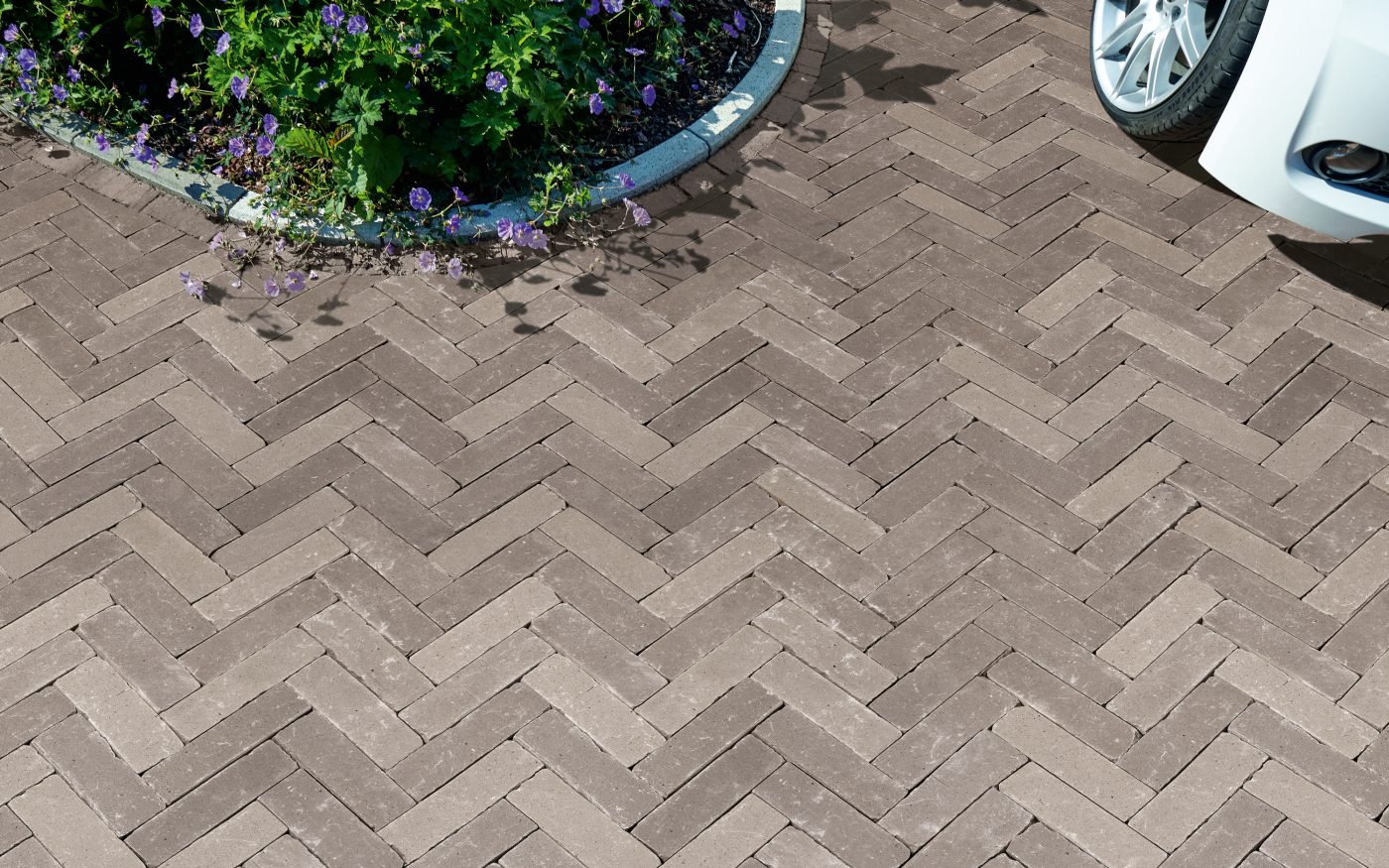 paver, penter, paving stone, plants, car, lotis getrommelt, 28870 Fischerhude, Landstr. 30, house entrance, front yard, garage court, garage, garagenhof