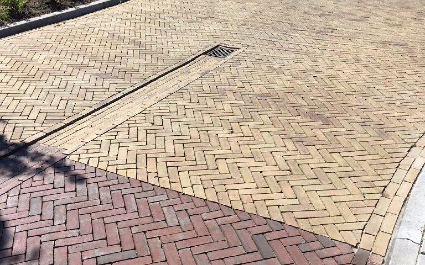Reconstruction street, Magelerweg, Den Ham. | Pavers:Rosa water struck DF and Brons water struck  DF | Contractor: Reko Raalte 