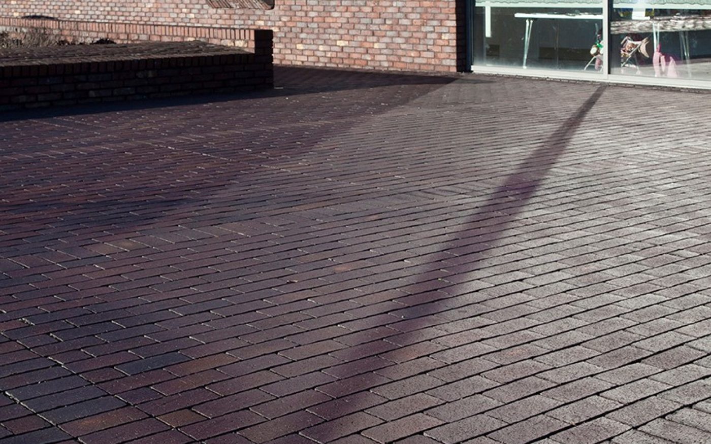 Aquata Telford Pavers & Hectic Red Bricks